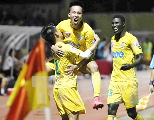 Cuộc đua ngôi đầu giữa FLC Thanh Hóa và Sài Gòn FC